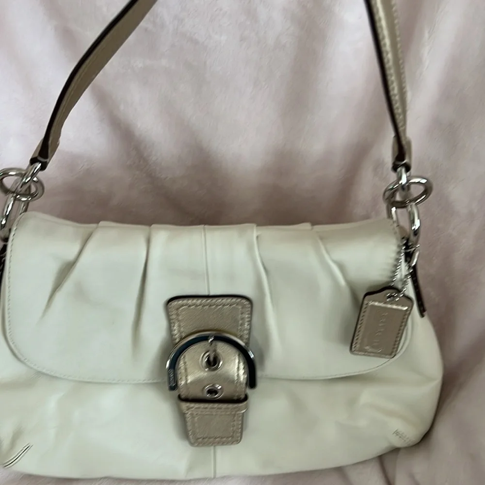 Coach bag cream and gold lavender inside - Picture 11 of 16